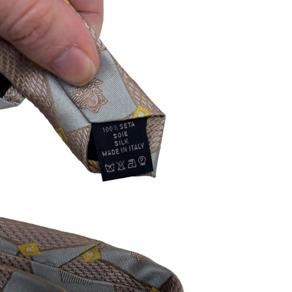 VERSACE 90s Vintage Metallic Silk Medusa Pattern Tie Made in Italy - Picture 8 of 9